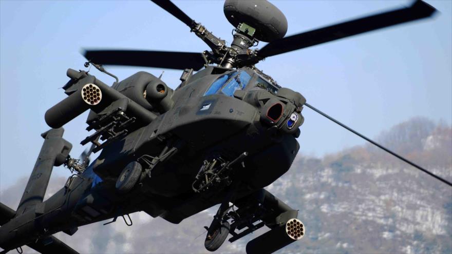 Un helicóptero estadounidense tipo Apache AH-64.