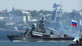 Naos lanzamisiles rusas ensayan contra bombardeos en el mar Negro
