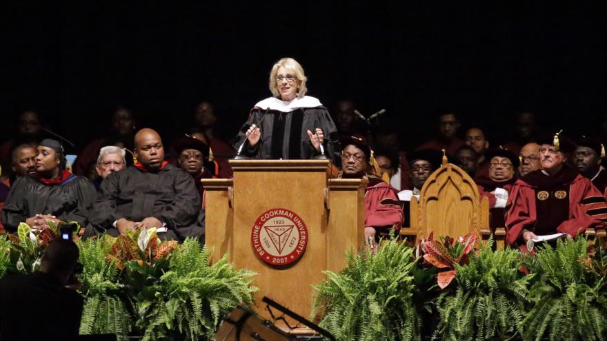 Secretaria de Educación de EEUU abucheada por estudiantes