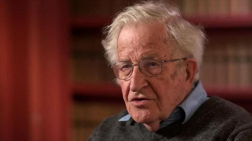 El politólogo estadounidense, Noam Chomsky durante la entrevista televisiva de BBC, 10 de mayo de 2017.
