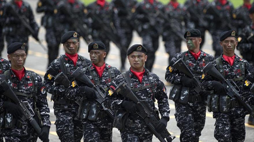 Desfile de los soldados del Ejército de Filipinas en Manila, capital del país asiático.