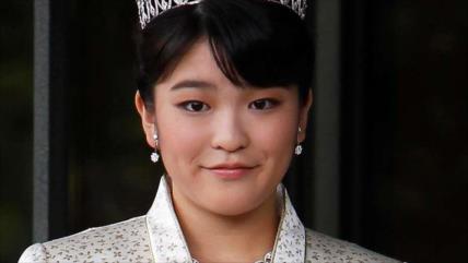 Princesa japonesa pierde su título por matrimonio con un plebeyo