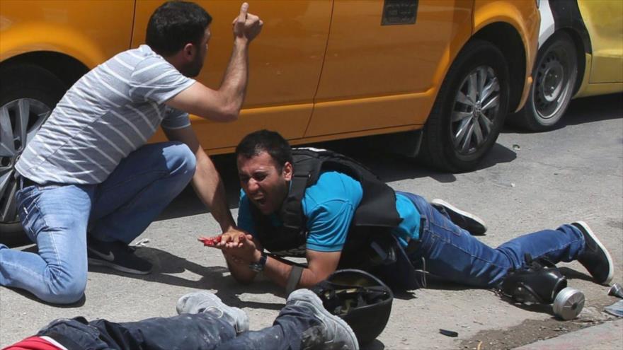 Periodista palestino resulta herido por disparos efectuados por un colono israelí en Nablus, 18 de mayo de 2017.