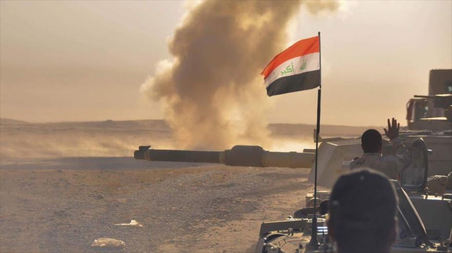 Tanques iraquíes atacan contra posiciones de Daesh en la provincia norteña de Nínive.