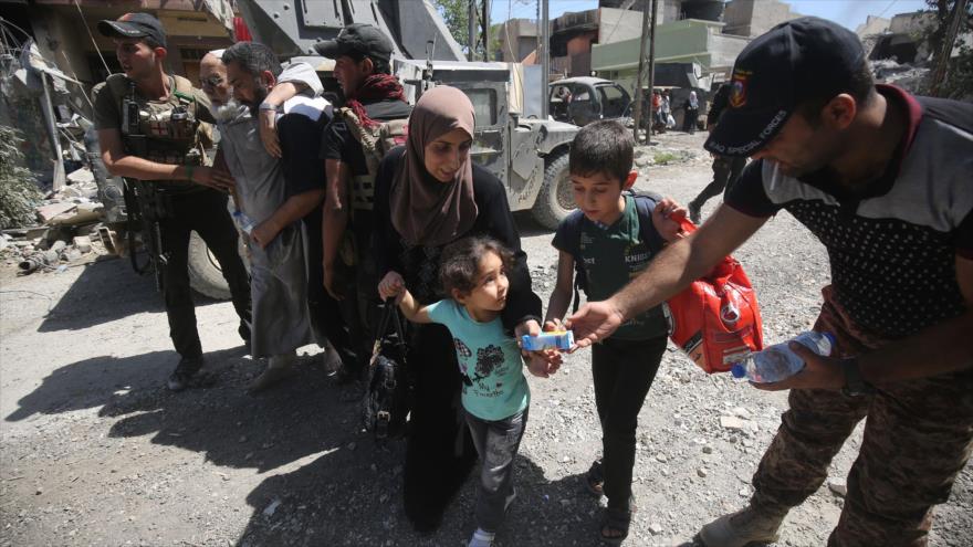 Vídeo: Ejército iraquí evacua civiles del oeste de Mosul