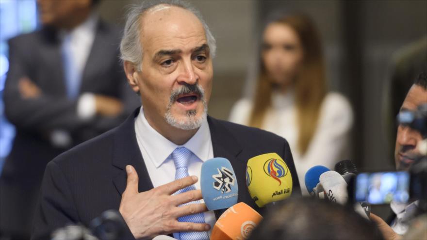 El embajador sirio ante la ONU, Bashar al-Yafari, durante una rueda de prensa en Ginebra, 19 de mayo de 2017.