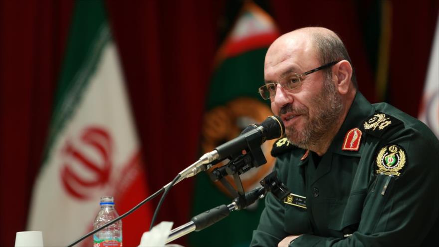 El ministro iraní de Defensa, Husein Dehqan, ofrece un discurso en un evento en la sede de la Cartera, en Teherán.