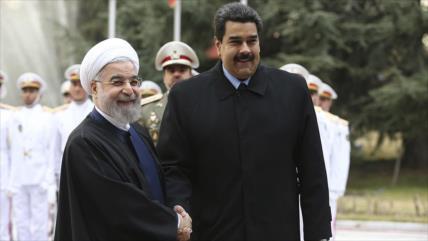Maduro felicita a Rohani por su reelección como presidente de Irán