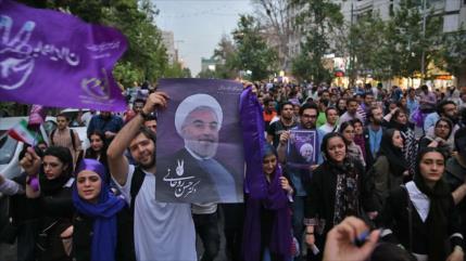 Ciudades de Irán celebran victoria de Rohani en presidenciales