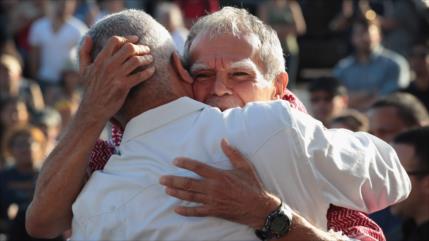 Reciben a Oscar López Rivera como héroe en su ciudad natal