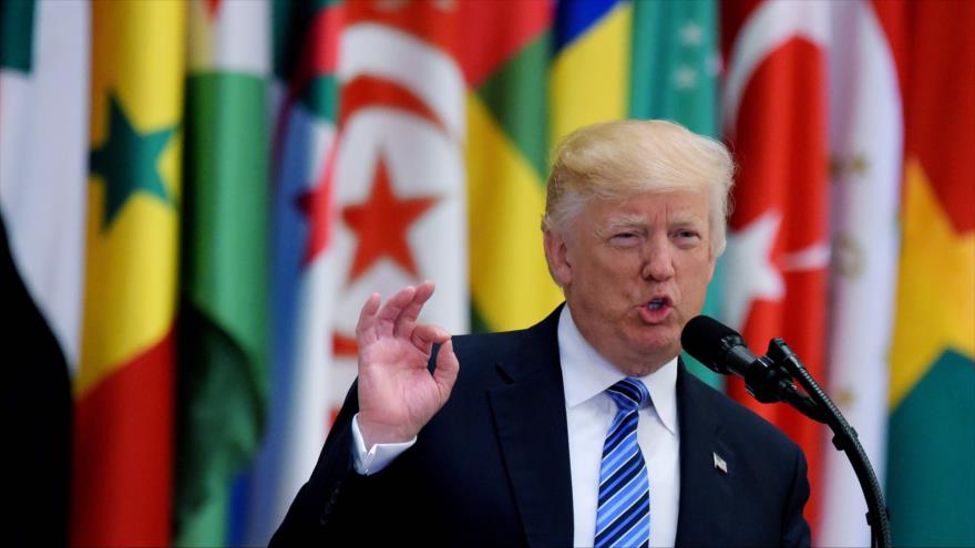 El presidente de EE.UU., Donald Trump, habla en una conferencia en la Cumbre Árabe-Islámica Americana en el Centro de Conferencias Rey Abdulaziz en Riad, 21 de mayo de 2017.