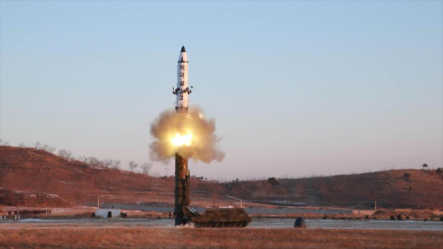 El misil balístico del tipo Pukguksong-2, probado por Corea del Norte, 13 de febrero de 2017.