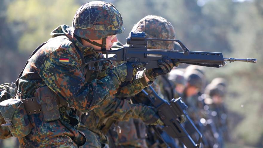 Integrantes de la Bundeswehr (las Fuerzas de Defensa Federal de Alemania) durante ejercicios militares.