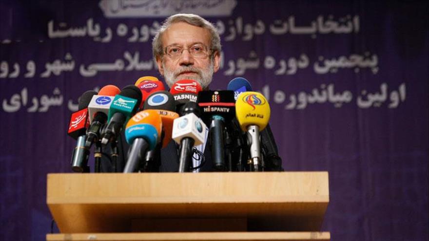 El presidente del Parlamento iraní, Ali Lariyani, ofrece una rueda de prensa, 19 de mayo de 2017.