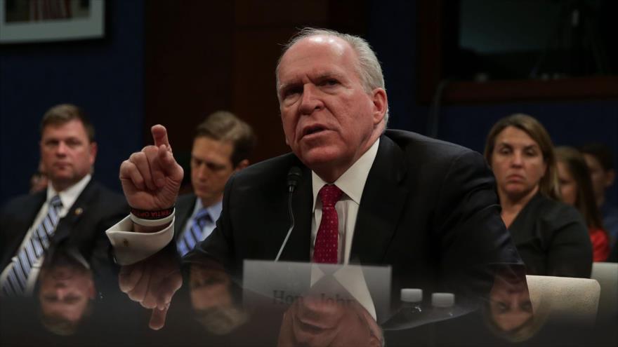 El exdirector de la Agencia Central de Inteligencia (CIA) de Estados Unidos, John Brennan, testifica ante el el Comité de Inteligencia de la Cámara Baja, 23 de mayo de 2017. 