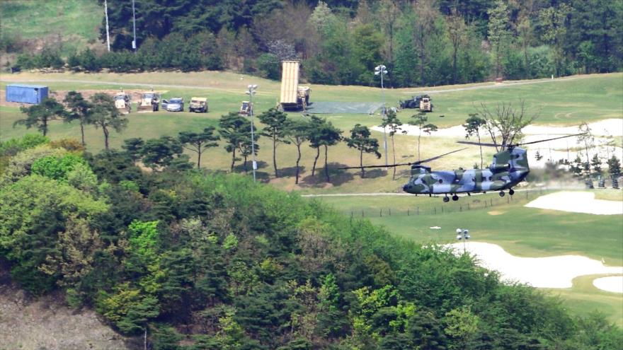 El sistema de Defensa Terminal a Gran Altitud, desplegado en Seongju-gun, condado surcoreano, 26 de abril de 2017.
