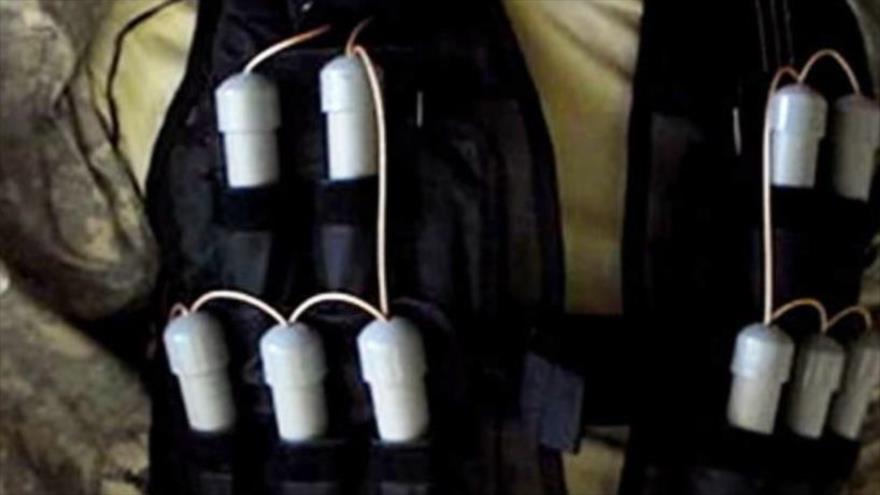 Triperóxido de triacetona (TATP), mejor conocido como la “madre de Satan”, colocado en un chaleco suicida.