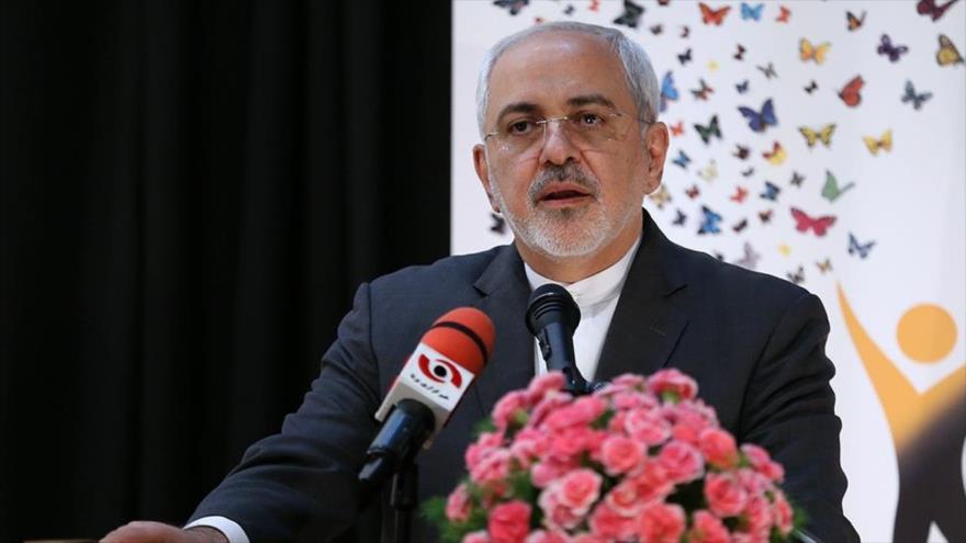 El canciller iraní, Mohamad Yavad Zarif, preside un seminario en Teherán, la capital, 25 de mayo de 2017.