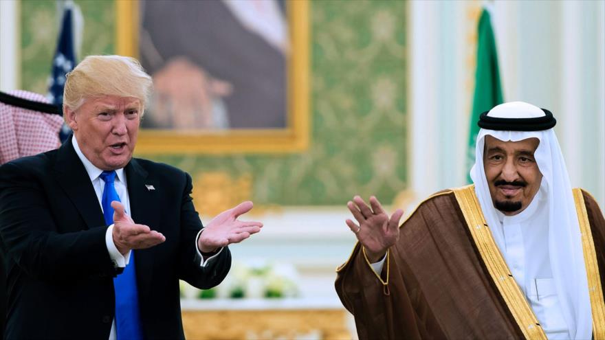 El presidente de Estados Unidos, Donald Trump (izda.), y el rey saudí, Salman bin Abdulaziz al Saud, se reúnen en Riad, capital saudí, 20 de mayo de 2017.