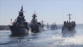 Fuerzas navales rusas simulando una batalla en el Mediterráneo