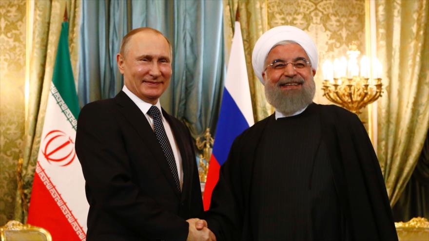 El presidente de Irán, Hasan Rohani (dcha.), se reúne con su homólogo ruso, Vladimir Putin, en Moscú, capital rusa, 28 de marzo de 2017.
