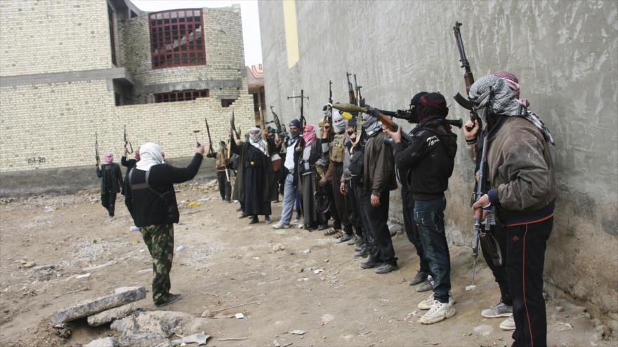 Terroristas del EIIL (Daesh, en árabe) se reúnen en el norte de Irak.
