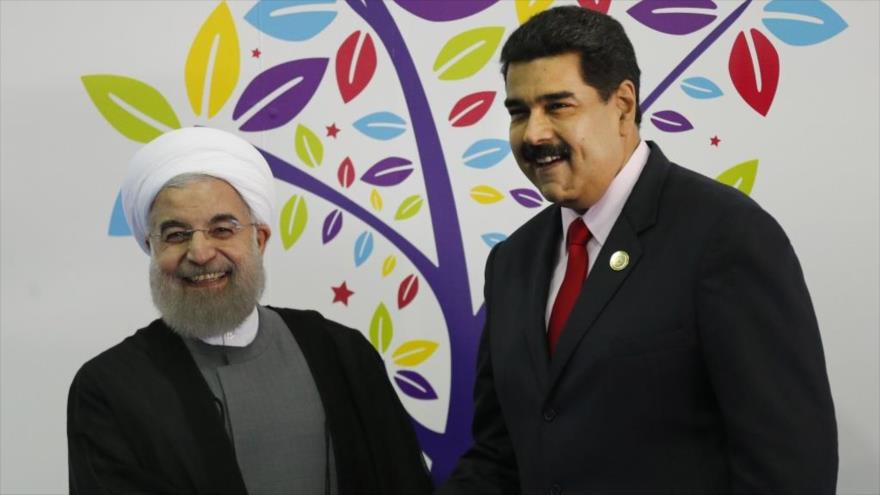 El presidente iraní, Hasan Rohani (izda.) junto a su par venezolano, Nicolás Maduro, antes del inicio de la Cumbre del Movimiento No Alineado (MNA), Venezuela, 17 de septiembre de 2016.