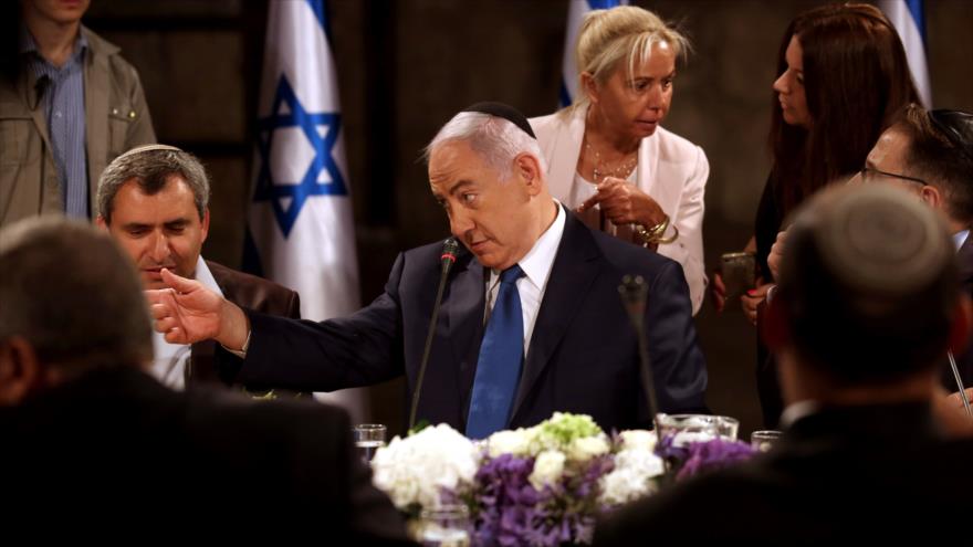 El primer ministro israelí, Benyamin Netanyahu, habla durante la reunión de su gabinete, celebrada en Al-Quds, 28 de mayo de 2017.