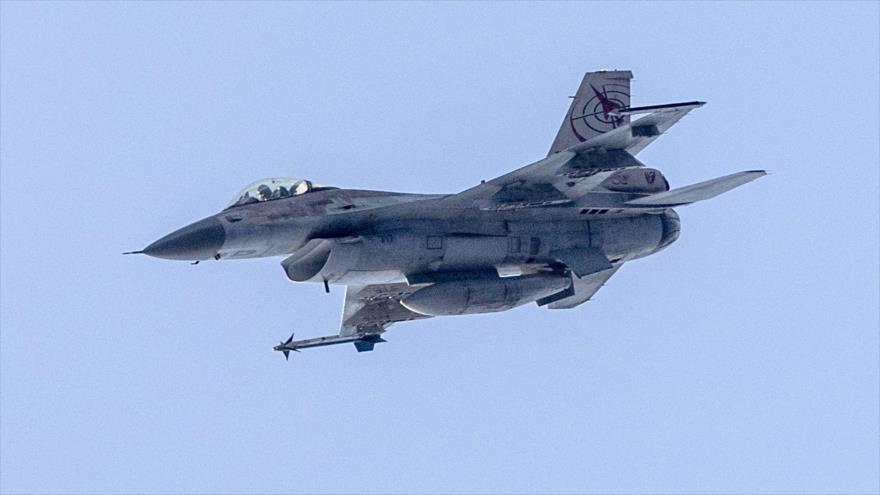 Avión israelí de combate tipo F-16 en un ejercicio militar en el Mediterráneo, 4 de abril de 2017.