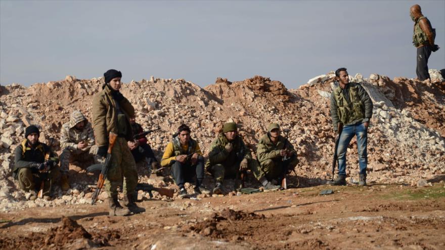 Combatientes del Ejército Libre Sirio (ELS) desplegados en el noreste de la ciudad de Al-Bab, 8 de enero de 2017.