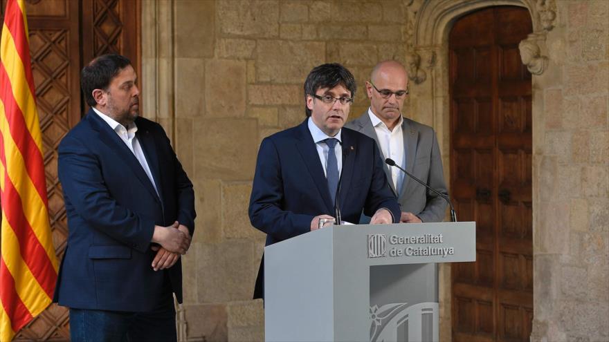 Puigdemont exige a Rajoy que explique si recurrirá a la fuerza