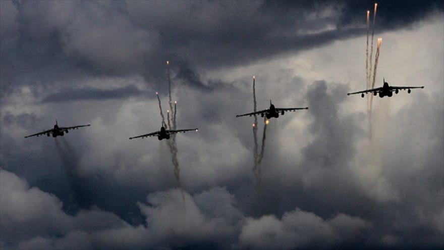 Aviones de guerra rusos durante una maniobra militar.