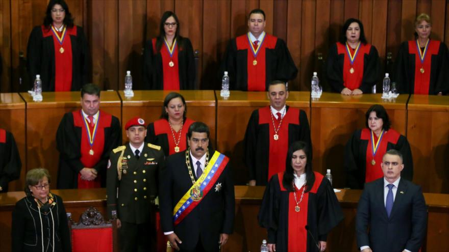 El presidente de Venezuela, Nicolás Maduro, en el Tribunal Supremo de Justicia para presentar su mensaje anual, 15 de enero de 2017.