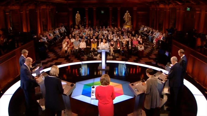 Líderes de partidos británicos se enfrentan en debate televisivo 