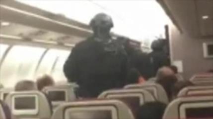 Un psicópata obliga a un avión a aterrizar de emergencia