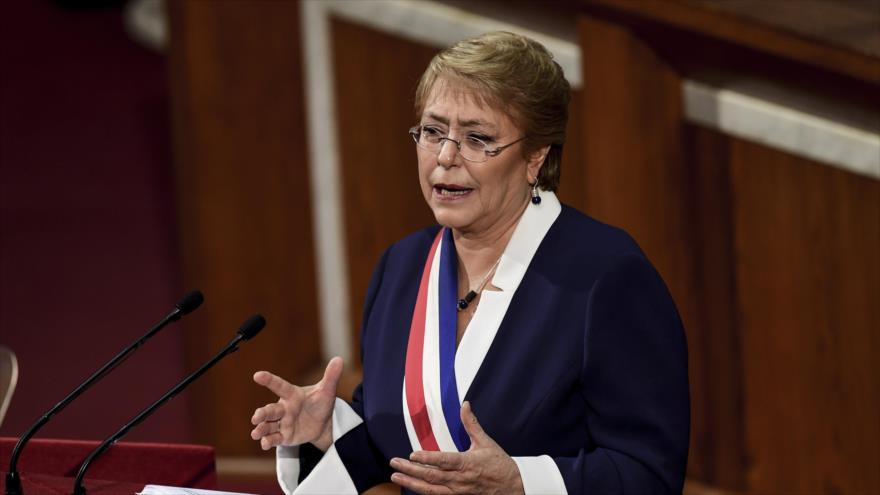 Bachelet da su última cuenta pública en medio de protestas