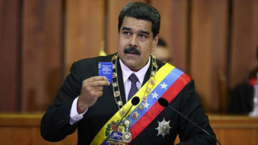 Maduro llama a referendo consultivo para nueva Constitución