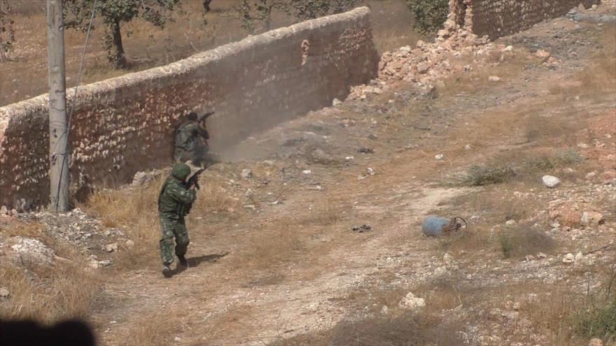 Un asesor ruso lucha junto a soldados del Ejército sirio en Homs.