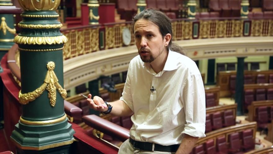El líder de Unidos Podemos, Pablo Iglesias, ofrece una entrevista al diario Público desde el Congreso de los Diputados, 2 de junio de 2017.