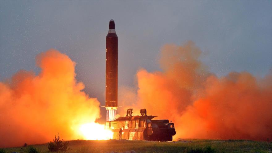 El momento en el que se produce el lanzamiento de un misil balístico del Ejército de Corea del Norte.