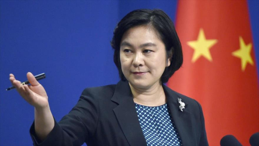 La portavoz del Ministerio de Exteriores chino, Hua Chunying, habla durante una rueda de prensa en Pekín, capital china.