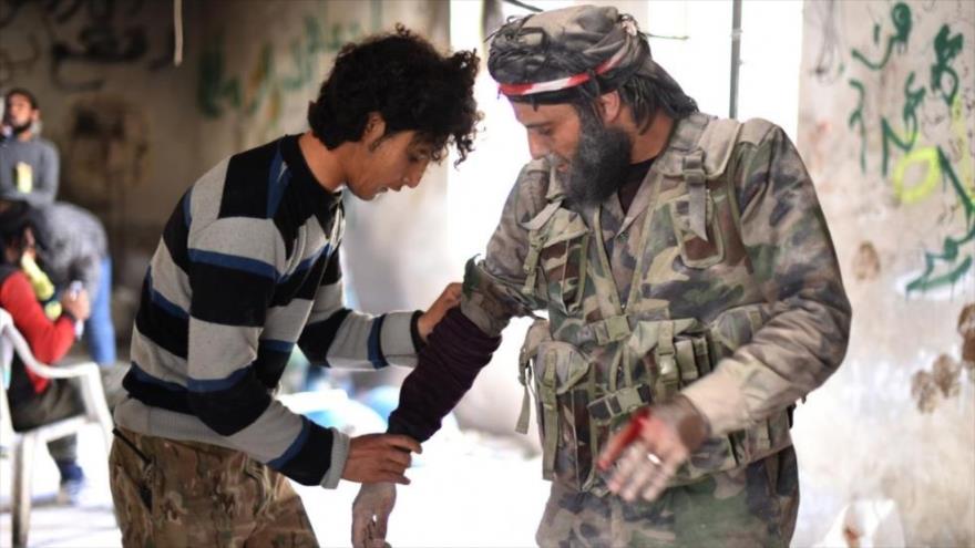 Un combatiente herido del grupo terrorista Frente Al-Nusra en Siria.