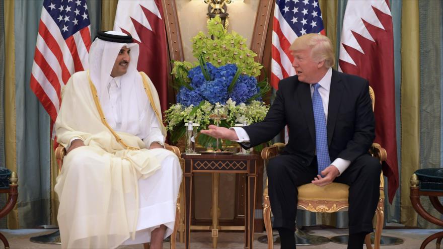 El emir catarí, Tamim bin Hamad Al Thani, se reúne con el presidente de EE.UU., Donald Trump, en Arabia Saudí, 21 de mayo de 2017.