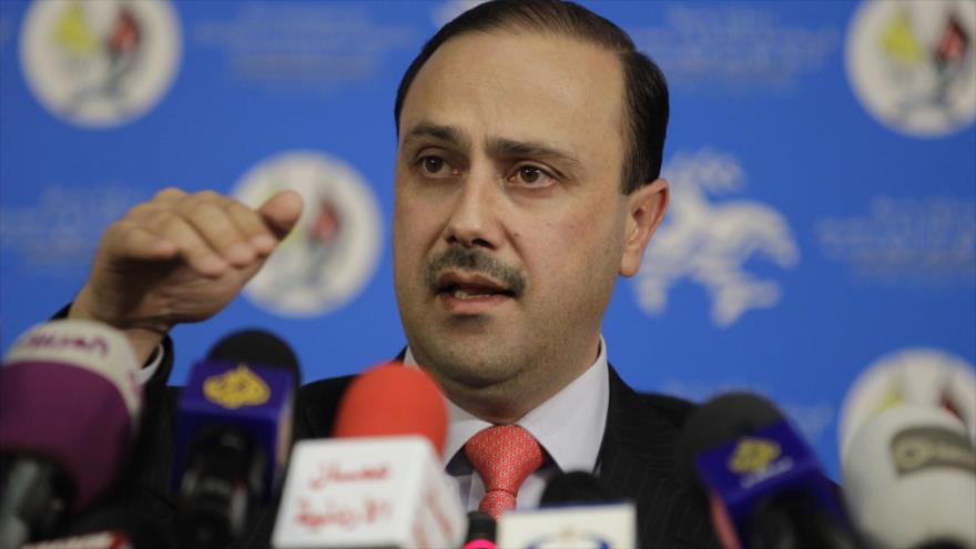 El portavoz del Gobierno jordano, Mohamad Momani, habla en una rueda de prensa sobre la crisis siria.