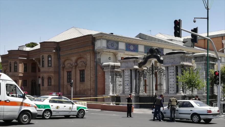 El complejo de la Asamblea Consultiva Islámica de Irán (Mayles) durante un ataque en Tehrán, 7 de junio de 2017.