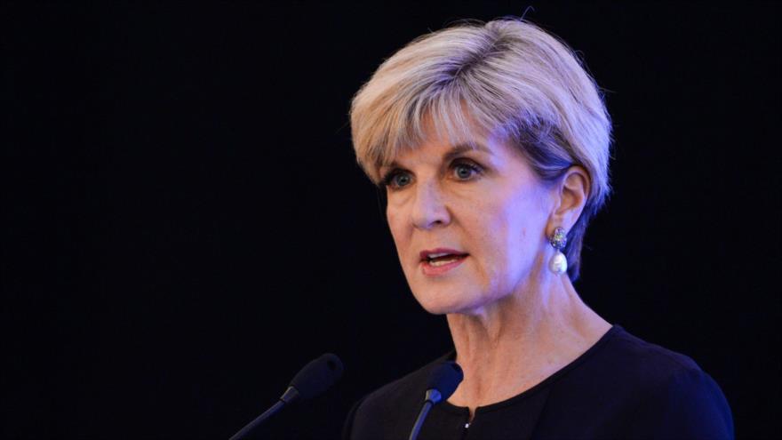 La canciller de Australia, Julie Bishop, pronuncia su discurso en la 28ª Conferencia IISS Fullerton en Singapur,13 de marzo de 2017. 