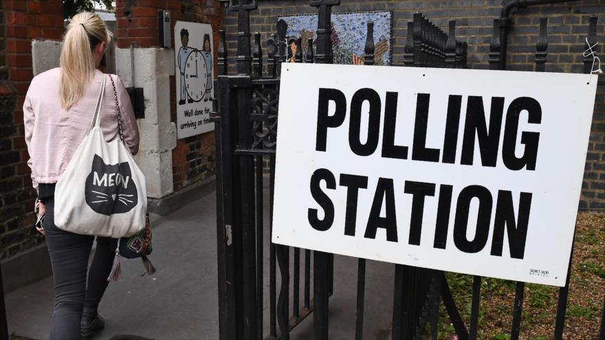 Británicos acuden a las urnas en las elecciones legislativas