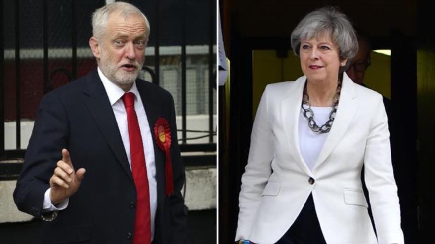 La primera ministra británica, Theresa May, y el líder del Partido Laborista, Jeremy Corbyn, después de votar en los comicios legislativos, 8 de junio de 2017.