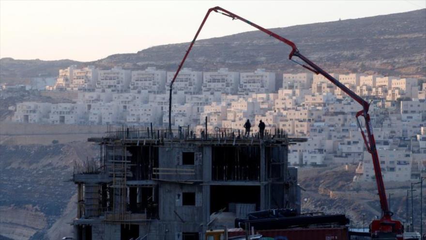 Se ve una zona de construcción en el asentamiento de Givat Zeev, en Cisjordania ocupada.