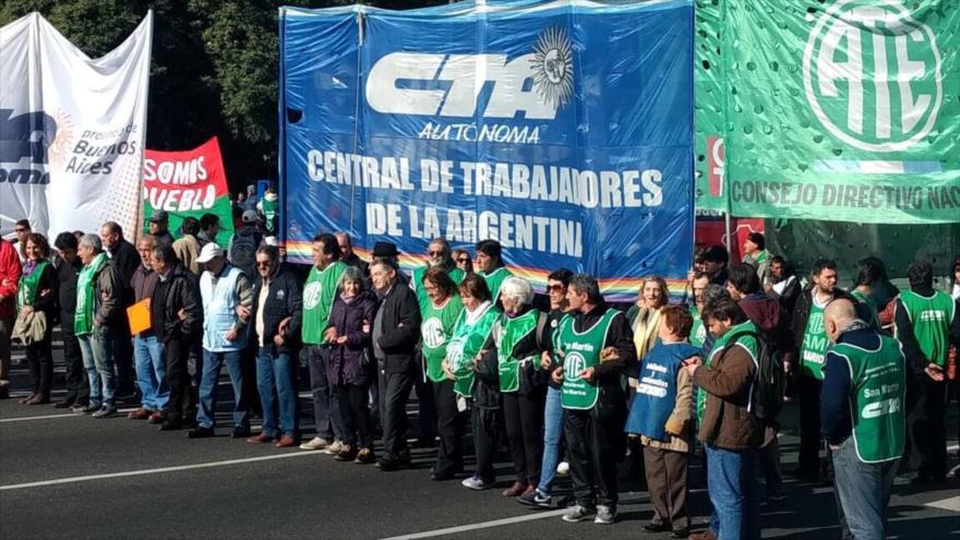Miles de trabajadores inician nuevo paro nacional en Argentina